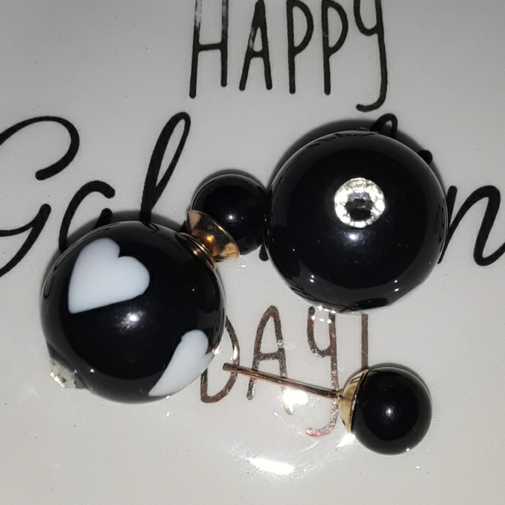 Black Heart Double Sided Earrings - Picture 3 of 5